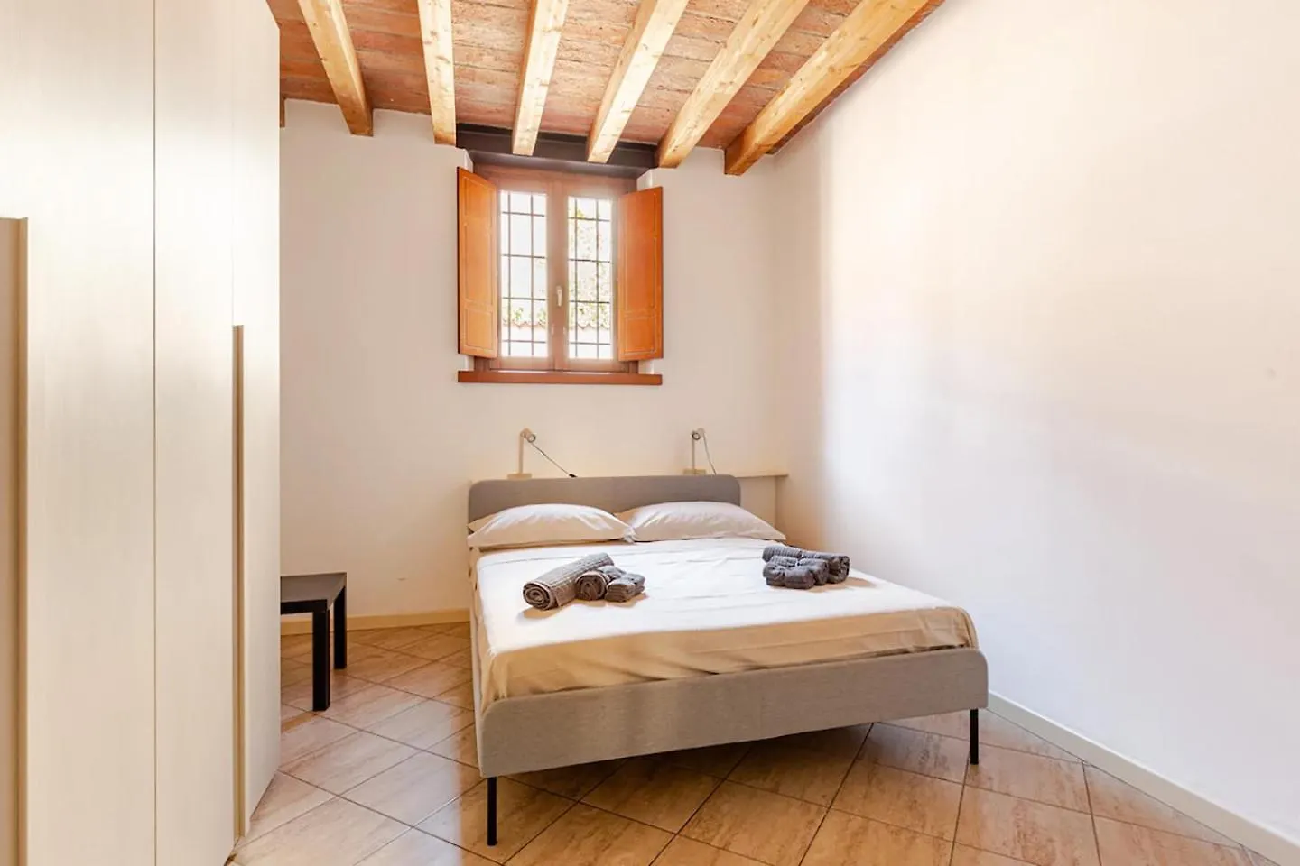 Artistic Urban Apartment Piacenza