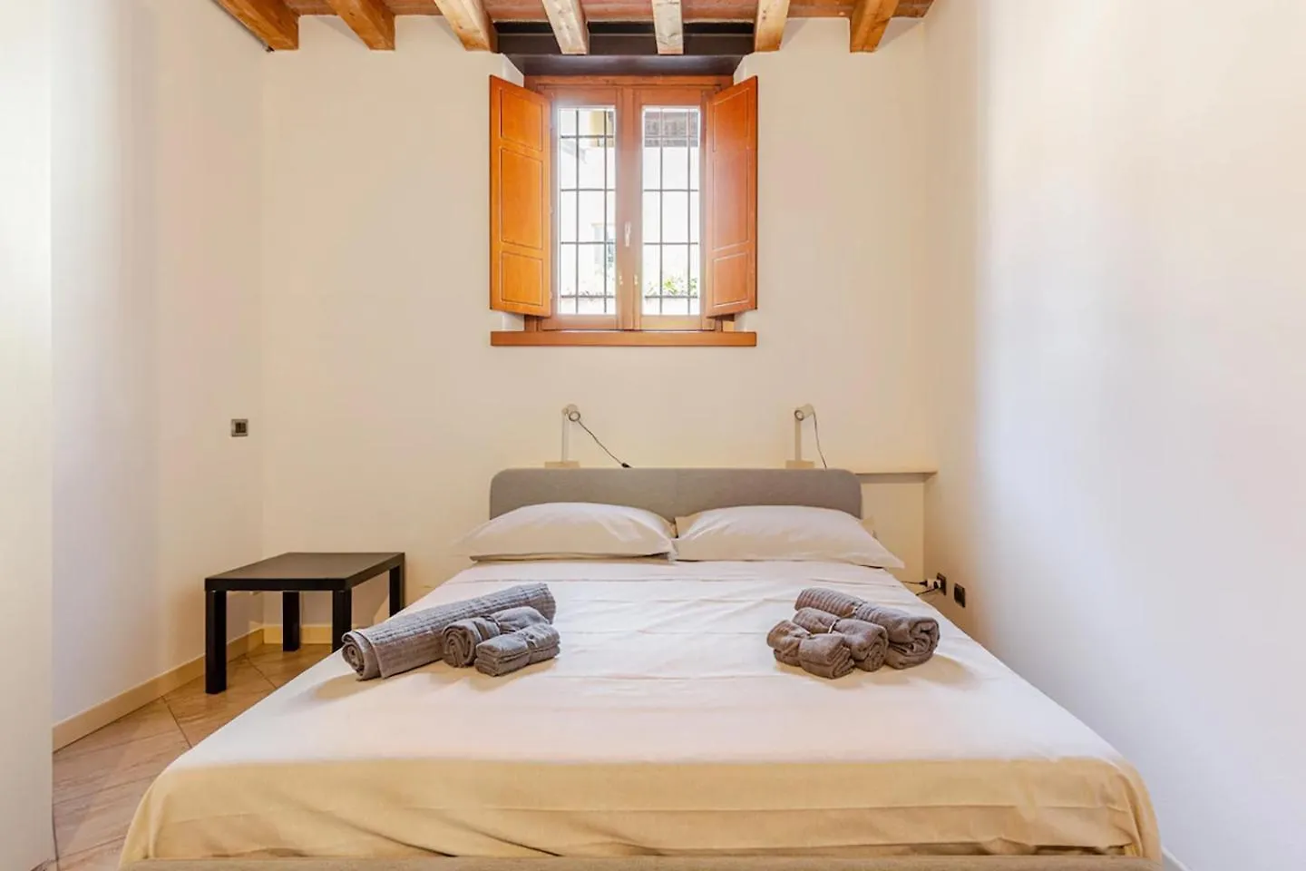 Artistic Urban Apartment Piacenza