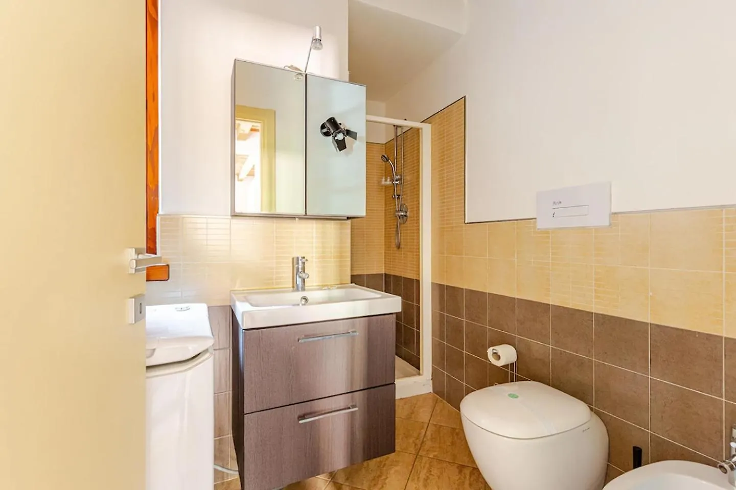 Artistic Urban Apartment Piacenza